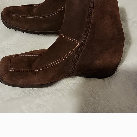 Boots - Picture 6 of 7